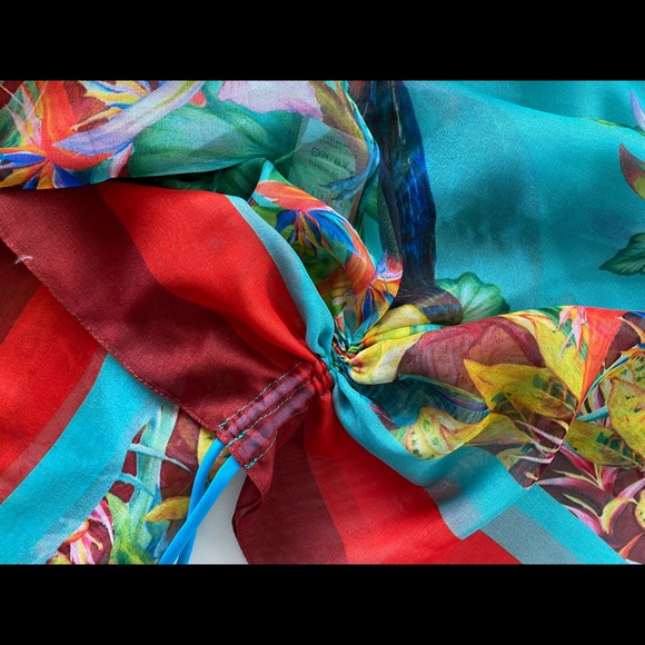 Gorgeous tropical print cover up - Picture 3 of 4